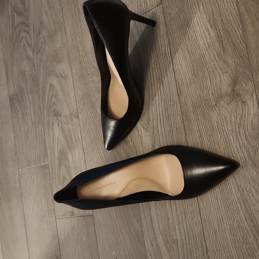 Pointy toe shoes